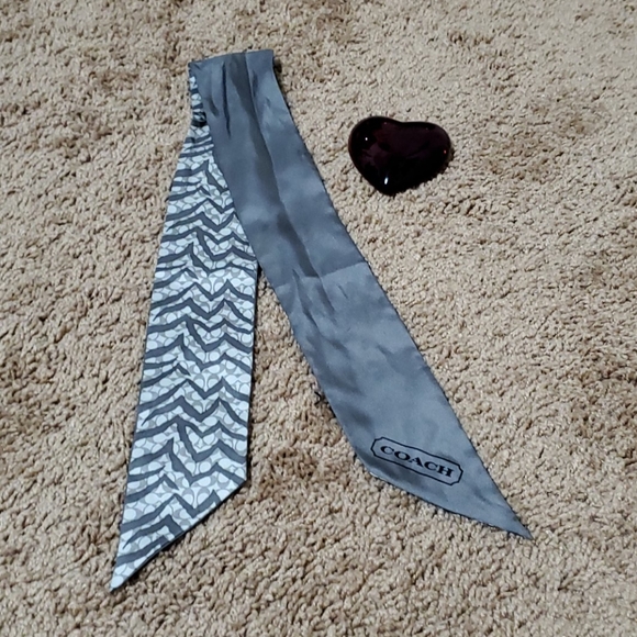 Scarf - Picture 2 of 9